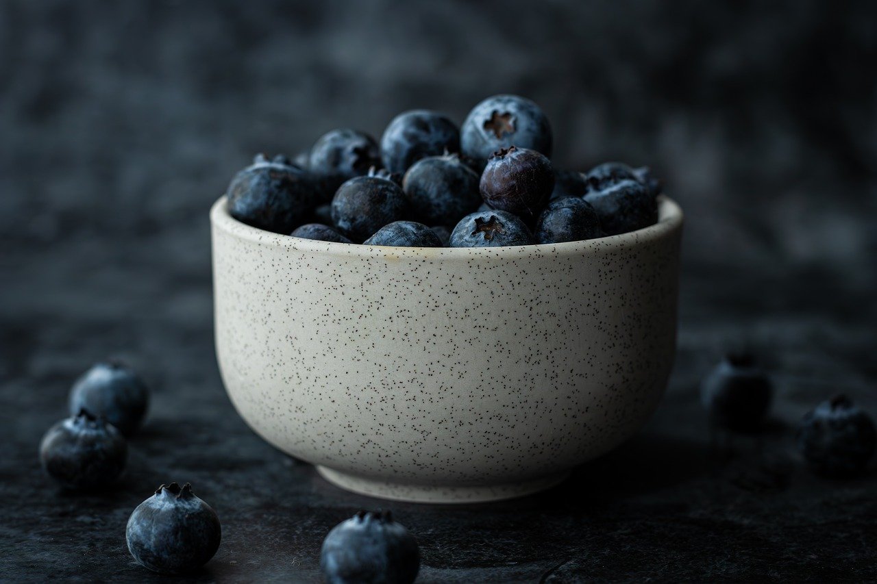 a bowl of blueberries for an article about sustainable kitchen