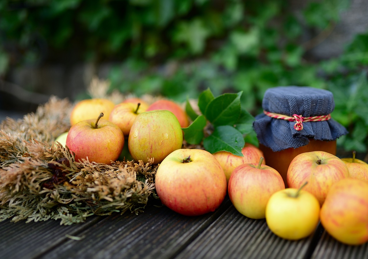 apples on a table in a garden for an article about zero waste